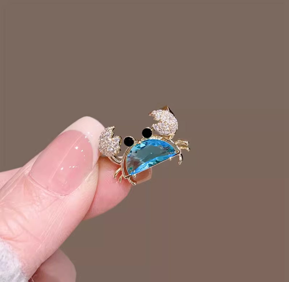 Delicate and cute little crab brooch1