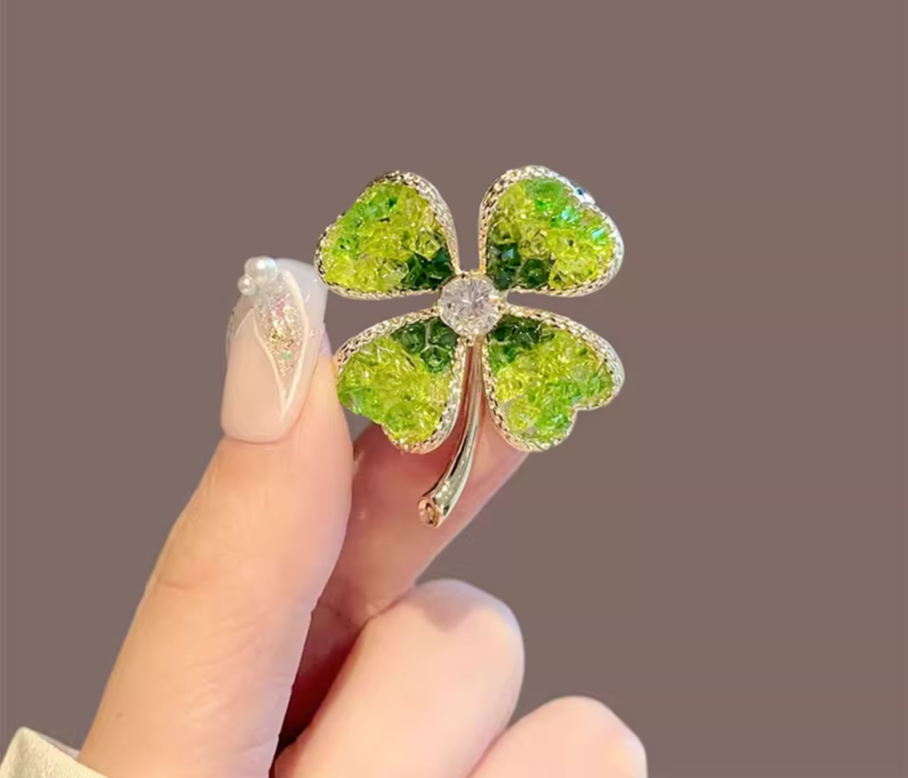 Green crystal four leaf clover brooch1