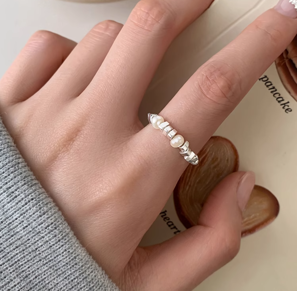 Hammered Sterling Silver Ring with Baroque Pearl1